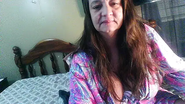 Snapshot of RosieRios chatting on February 4, 2025, 2:28 am RosieRios online show from February 4, 2025, 2:28 am