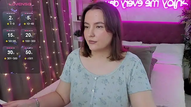 Snapshot of FeralPeach chatting on November 15, 2025, 5:11 am FeralPeach online show from November 15, 2025, 5:11 am