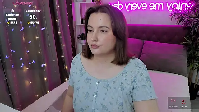 Snapshot of FeralPeach chatting on October 23, 2025, 4:55 am FeralPeach online show from October 23, 2025, 4:55 am