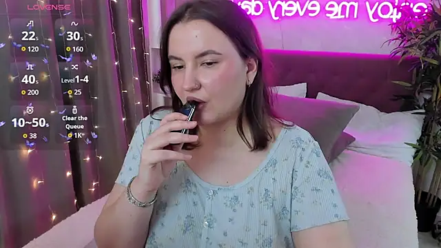 Snapshot of FeralPeach chatting on February 15, 2026, 6:58 am FeralPeach online show from February 15, 2026, 6:58 am