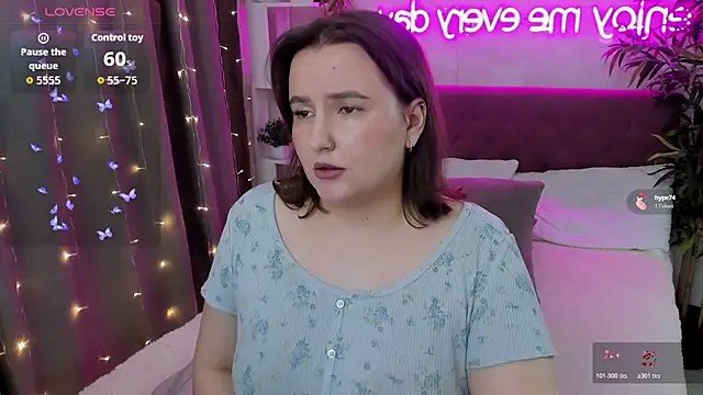 Snapshot of FeralPeach chatting on November 2, 2025, 6:18 am FeralPeach online show from November 2, 2025, 6:18 am