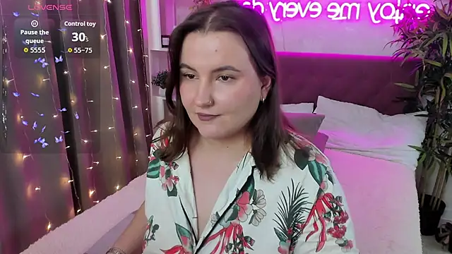 Snapshot of FeralPeach chatting on February 13, 2026, 7:19 am FeralPeach online show from February 13, 2026, 7:19 am