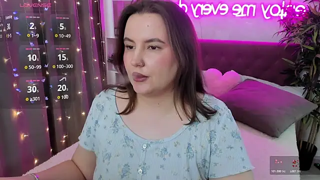 Snapshot of FeralPeach chatting on March 7, 2026, 7:04 am FeralPeach online show from March 7, 2026, 7:04 am