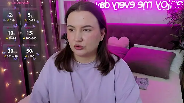 Snapshot of FeralPeach chatting on March 22, 2026, 6:37 am FeralPeach online show from March 22, 2026, 6:37 am