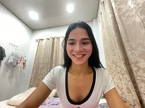 Snapshot of Ur_dreamgurl05 chatting on August 3, 2026, 1:39 pm Ur dreamgurl05 online show from August 3, 2026, 1:39 pm