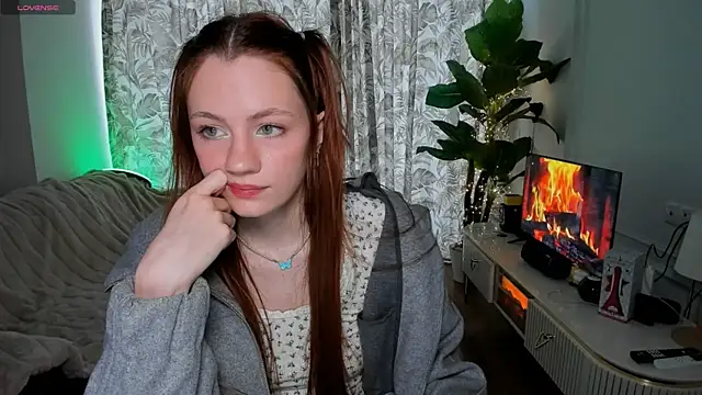 Snapshot of Alyssa_Smitt chatting on June 4, 2026, 2:05 am Alyssa Smitt online show from June 4, 2026, 2:05 am