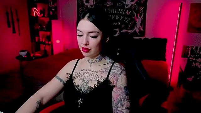 Snapshot of Magic_Allie chatting on June 20, 2026, 8:25 pm Magic Allie online show from June 20, 2026, 8:25 pm