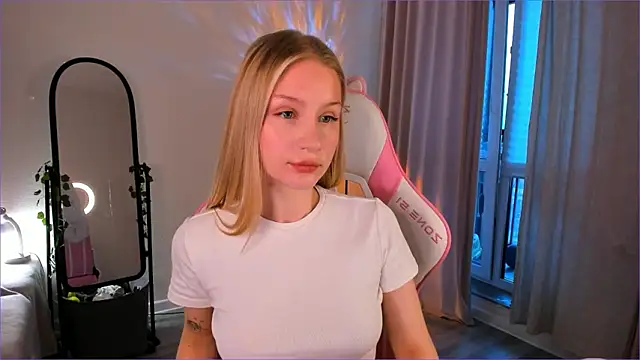 Eva Davi online show from March 9, 2026, 3:15 pm