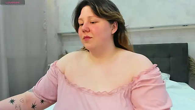 Snapshot of Ruth_Oliver chatting on June 22, 2026, 1:11 am Ruth Oliver online show from June 22, 2026, 1:11 am