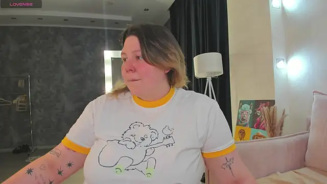 Snapshot of Ruth_Oliver chatting on July 10, 2026, 9:20 am Ruth Oliver online show from July 10, 2026, 9:20 am