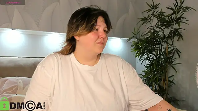 Snapshot of Ruth_Oliver chatting on July 8, 2026, 1:08 am Ruth Oliver online show from July 8, 2026, 1:08 am