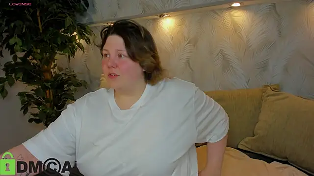 Snapshot of Ruth_Oliver chatting on July 4, 2026, 1:12 am Ruth Oliver online show from July 4, 2026, 1:12 am