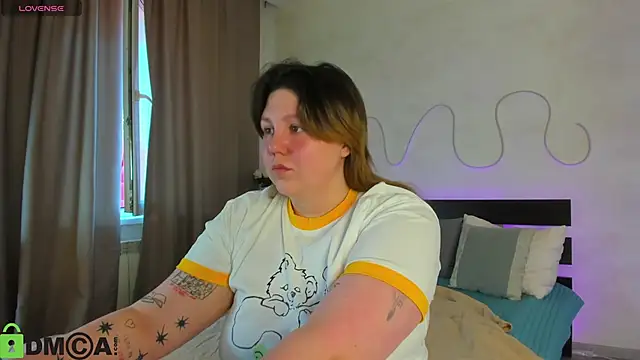 Snapshot of Ruth_Oliver chatting on June 1, 2026, 1:06 am Ruth Oliver online show from June 1, 2026, 1:06 am