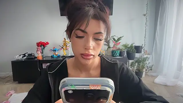 Snapshot of Marakuia054 chatting on March 15, 2026, 8:54 am Marakuia054 online show from March 15, 2026, 8:54 am