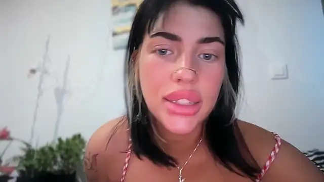 Snapshot of Marakuia054 chatting on October 11, 2025, 5:19 am Marakuia054 online show from October 11, 2025, 5:19 am