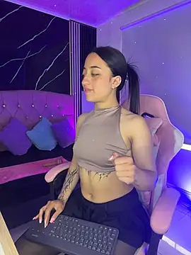 Snapshot of Ady_18 chatting on August 4, 2026, 7:29 pm Ady 18 online show from August 4, 2026, 7:29 pm