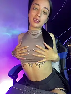 Snapshot of Ady_18 chatting on October 25, 2025, 5:35 pm Ady 18 online show from October 25, 2025, 5:35 pm