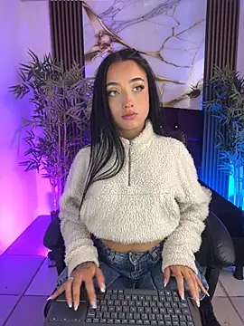 Snapshot of Ady_18 chatting on February 4, 2026, 8:26 pm Ady 18 online show from February 4, 2026, 8:26 pm