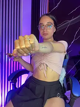 Snapshot of Ady_18 chatting on October 20, 2025, 7:58 pm Ady 18 online show from October 20, 2025, 7:58 pm