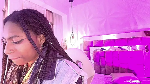 Queen perla  online show from July 12, 2026, 12:39 pm
