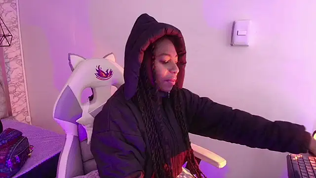 Snapshot of Queen_perla_ chatting on November 24, 2025, 11:43 am Queen perla online show from November 24, 2025, 11:43 am