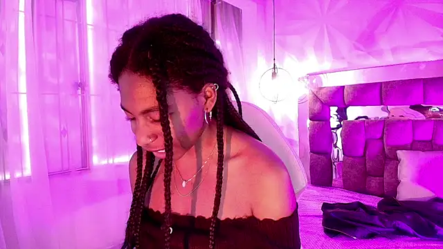 Queen perla  online show from July 23, 2026, 8:05 pm