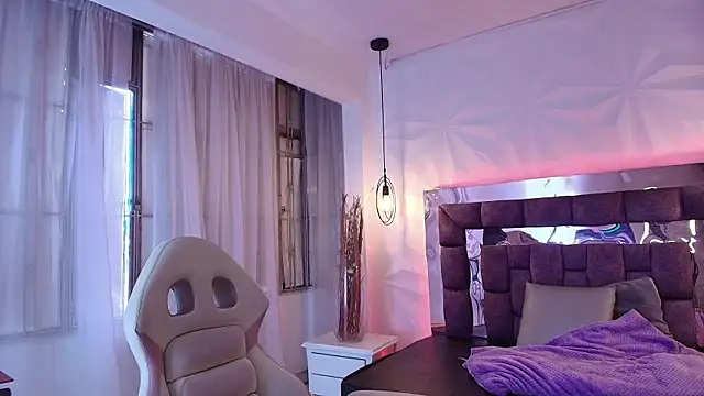 Queen perla  online show from July 10, 2026, 12:27 pm