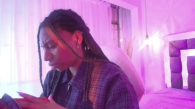 Snapshot of Queen_perla_ chatting on June 9, 2026, 12:17 pm Queen perla online show from June 9, 2026, 12:17 pm