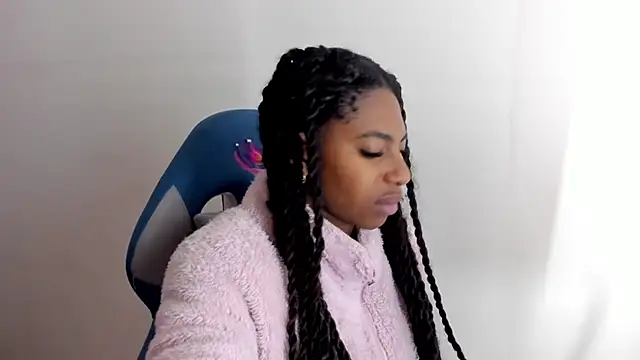 Snapshot of Queen_perla_ chatting on November 1, 2025, 12:10 pm Queen perla online show from November 1, 2025, 12:10 pm