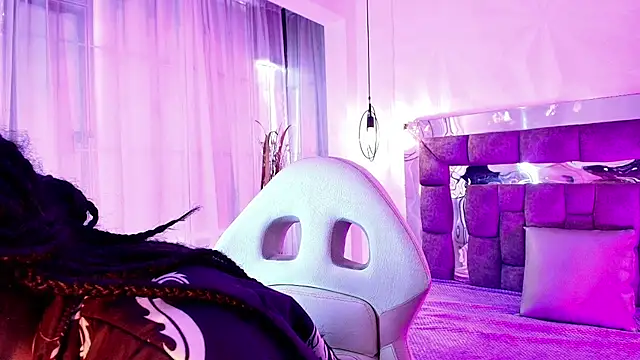 Queen perla  online show from July 15, 2026, 1:40 pm