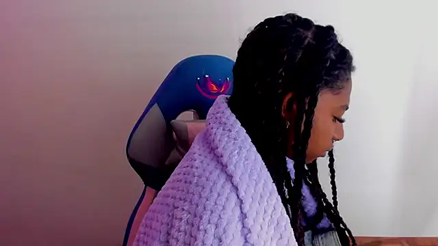 Snapshot of Queen_perla_ chatting on October 30, 2025, 2:32 am Queen perla online show from October 30, 2025, 2:32 am