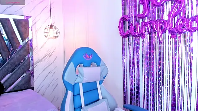 Snapshot of Queen_perla_ chatting on October 22, 2025, 12:15 pm Queen perla online show from October 22, 2025, 12:15 pm