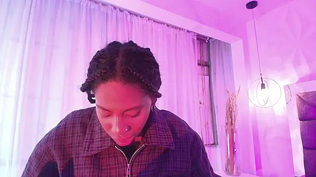 Snapshot of Queen_perla_ chatting on June 3, 2026, 12:06 pm Queen perla online show from June 3, 2026, 12:06 pm