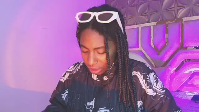 Queen perla  online show from March 21, 2026, 12:09 pm