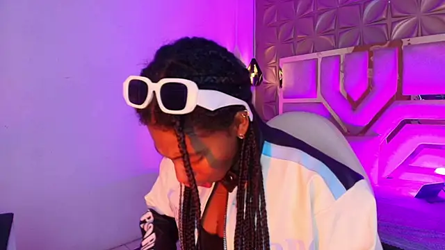 Queen perla  online show from February 26, 2026, 12:16 pm