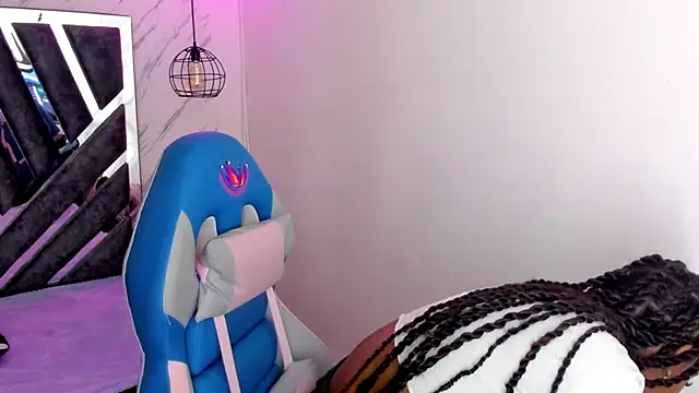 Snapshot of Queen_perla_ chatting on October 23, 2025, 12:04 pm Queen perla online show from October 23, 2025, 12:04 pm