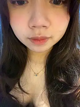 Snapshot of Hotellinh12 chatting on October 3, 2025, 5:25 pm Hotellinh12 online show from October 3, 2025, 5:25 pm