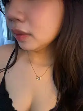 Snapshot of Hotellinh12 chatting on September 25, 2025, 7:25 am Hotellinh12 online show from September 25, 2025, 7:25 am