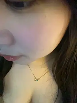 Snapshot of Hotellinh12 chatting on September 27, 2025, 7:36 am Hotellinh12 online show from September 27, 2025, 7:36 am