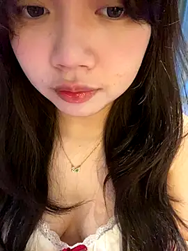 Snapshot of Hotellinh12 chatting on September 30, 2025, 4:24 pm Hotellinh12 online show from September 30, 2025, 4:24 pm