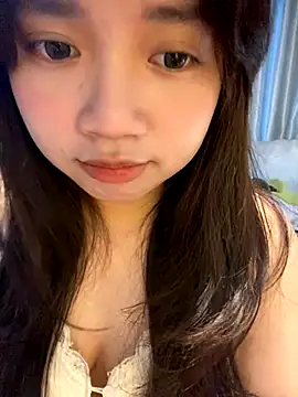 Snapshot of Hotellinh12 chatting on September 10, 2025, 4:39 pm Hotellinh12 online show from September 10, 2025, 4:39 pm