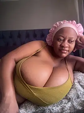 Snapshot of Chubbykarisma27 chatting on February 6, 2026, 10:00 am Chubbykarisma27 online show from February 6, 2026, 10:00 am