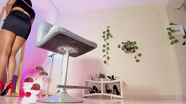 Snapshot of thais_dreams chatting on October 15, 2025, 1:19 pm thais dreams online show from October 15, 2025, 1:19 pm