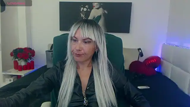 EvelynQueenn online show from September 27, 2025, 7:36 am