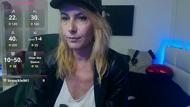 EvelynQueenn online show from September 28, 2025, 8:05 pm