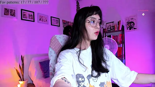 Snapshot of Conlosmichis chatting on October 10, 2025, 10:54 pm Conlosmichis online show from October 10, 2025, 10:54 pm