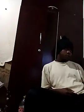 Snapshot of Uncletee112 chatting on November 11, 2025, 4:35 pm Uncletee112 online show from November 11, 2025, 4:35 pm