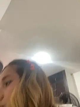 Snapshot of Agnescruzz chatting on January 16, 2026, 8:24 pm Agnescruzz online show from January 16, 2026, 8:24 pm