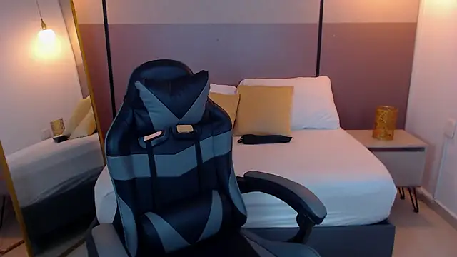 lizowenn  online show from March 17, 2026, 12:30 pm