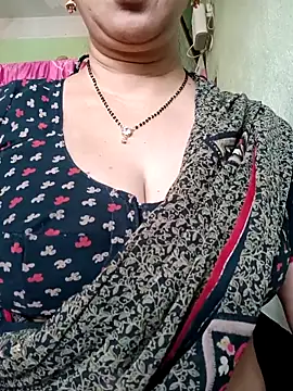 Snapshot of Rosy-B chatting on November 8, 2025, 9:35 am Rosy-B online show from November 8, 2025, 9:35 am